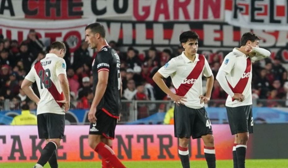 Dura derrota de River en el Monumental (Foto: Marcelo Carroll - CLARIN)