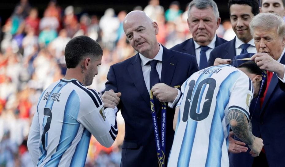 Entrega de medalla a la selección Argentina en el Mundial 2026 (Foto: Reuters)