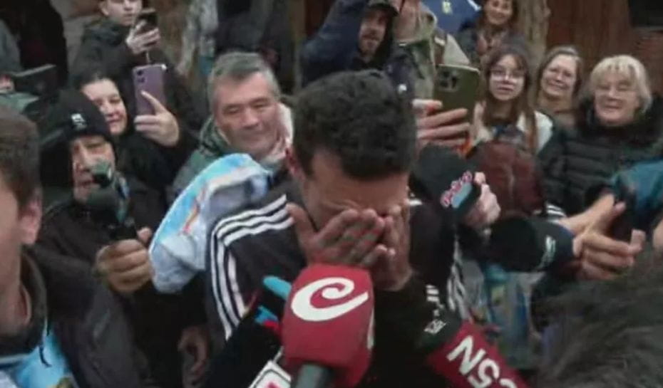 Scaloni se emocionó en su llegada a Pujato (Foto: TyC Sports)