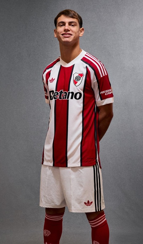 Camiseta y pantalón nuevo de River (Foto: Adidas)