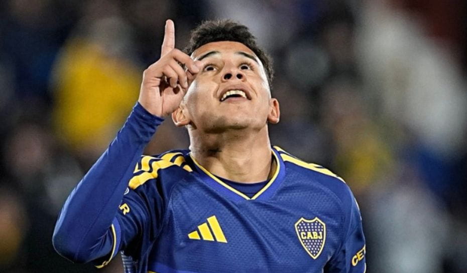 Festejo de gol de Flores con Boca