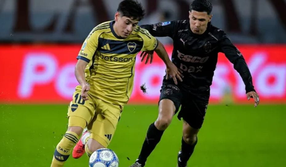 Tomás Aranda llevando la pelota en Boca (Foto: Getty Images)
