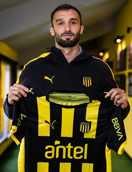 Pezzella fue presentado en Peñarol