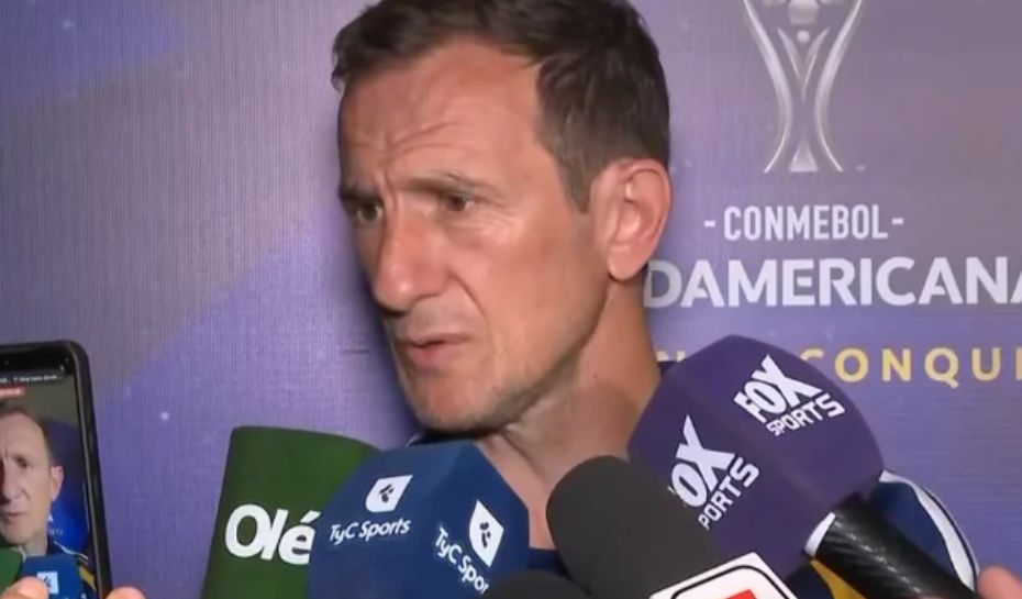 Arruabarrena hablando con periodistas (Foto: TyC Sports)