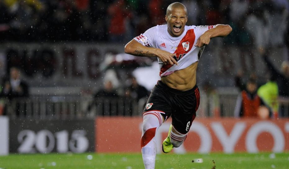 El festejo de gol de Carlos Sanchez