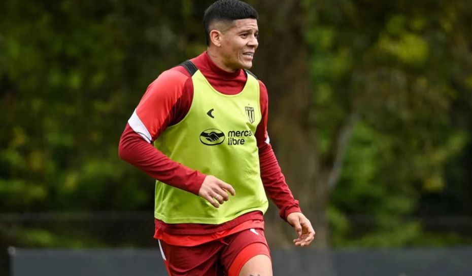 Marcos Rojo en la práctica de Estudiantes (Foto: edelpoficial/IG)