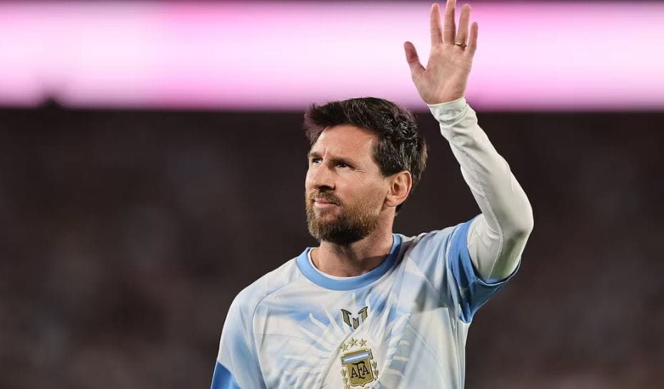 El saludo de Messi en la despedida con la Selección Argentina (Foto: Manuel Cortina - LA NACION)