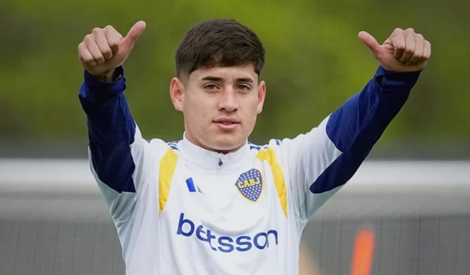 Tomás Aranda saludando en la práctica de Boca (Foto: Getty)